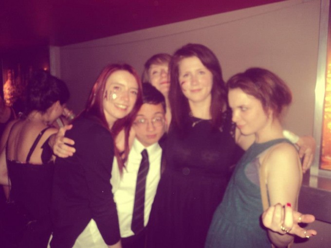 Clubber Steve with the girls in Bridge