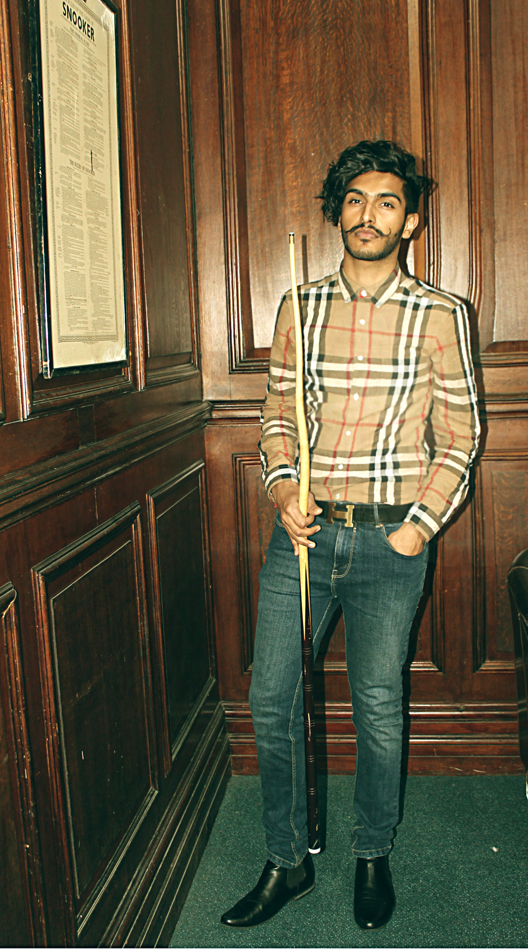 Shirt- Burberry / Jeans- River Island / Belt- Hermés / Shoes- Topman