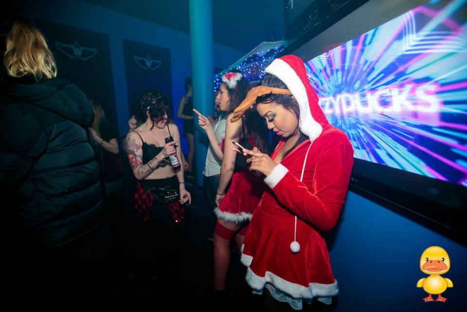 This club is so good I have to tweet about it