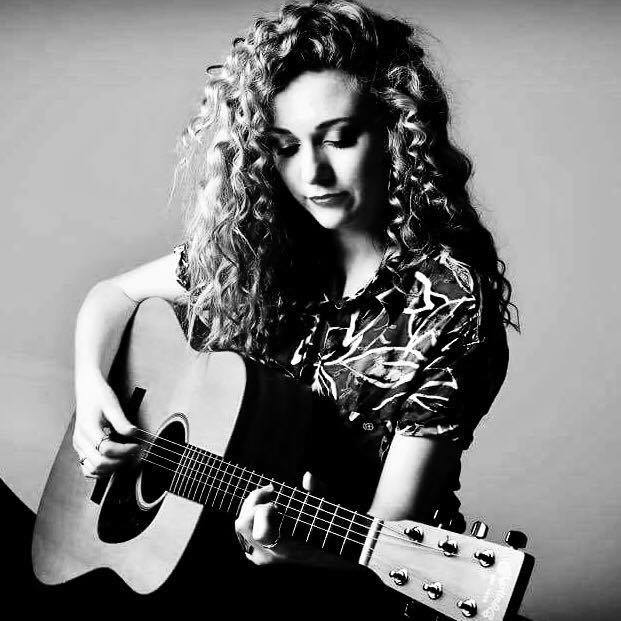 kelly-barns-live-lounge