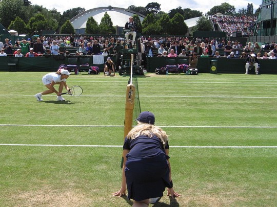 800px-Wimbledon_ballgirl_2007