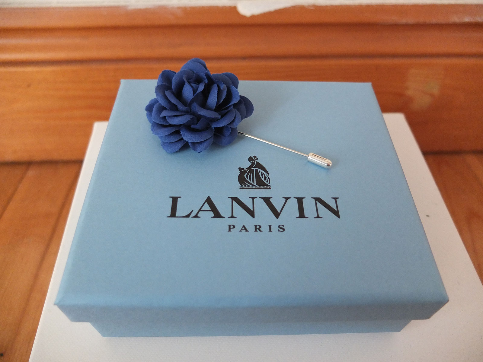 Lanvin_Paris_signature_gift_packaging