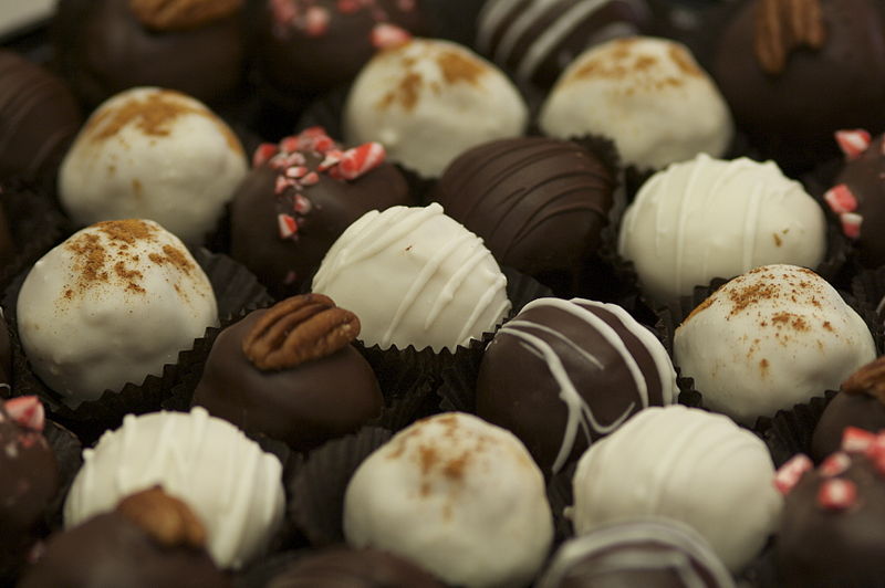 800px-Dolce_Pastries_Cake_Truffles
