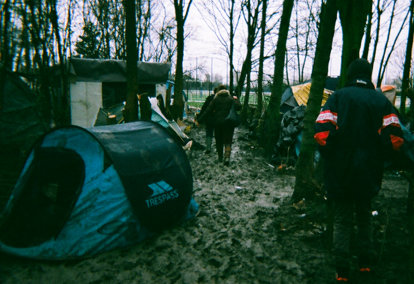 We deliver food packages to the peripheries of the camp to single men who are not provided for and who may have missed the food donation trucks. 