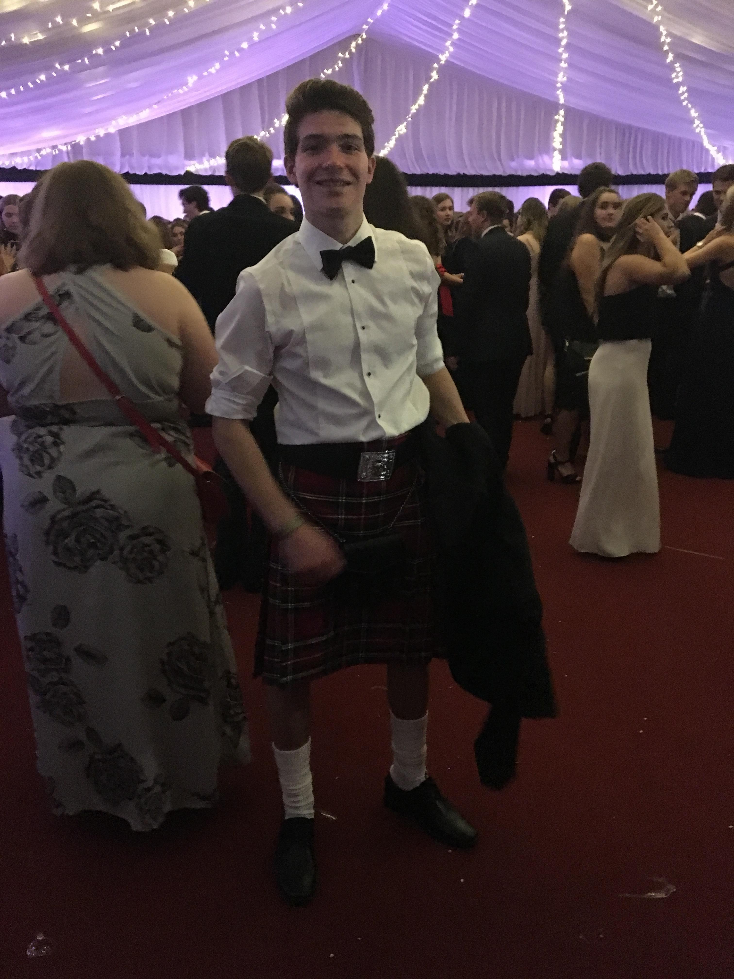 A Frenchman in Scottish dress? What is this, the Guarde Ecossaise ? 
