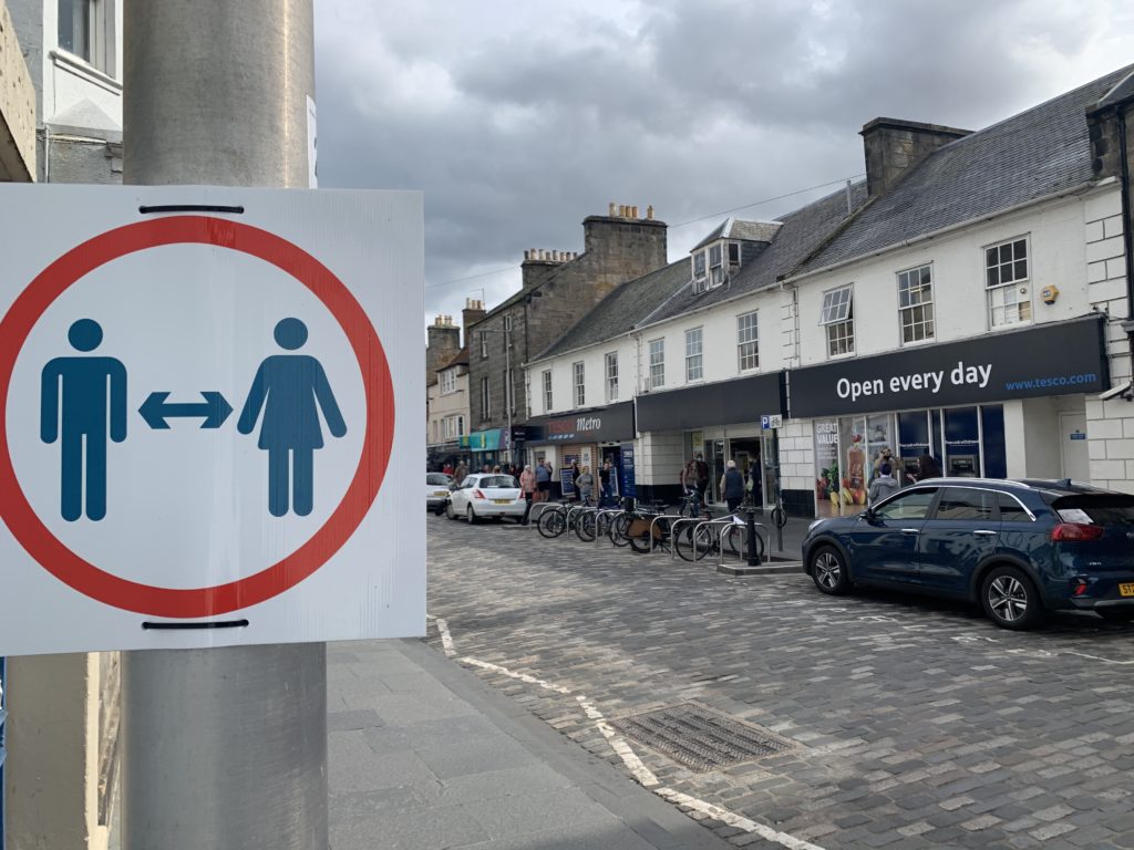 2 metre-distancing in Market Street
