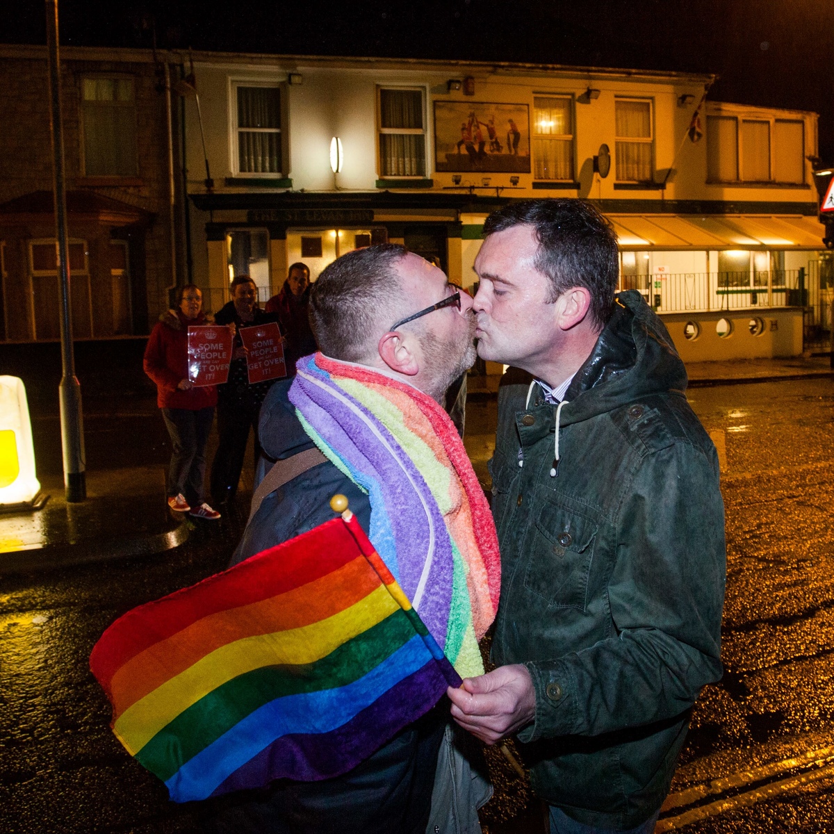 SWNS_KISSING_PROTEST_04