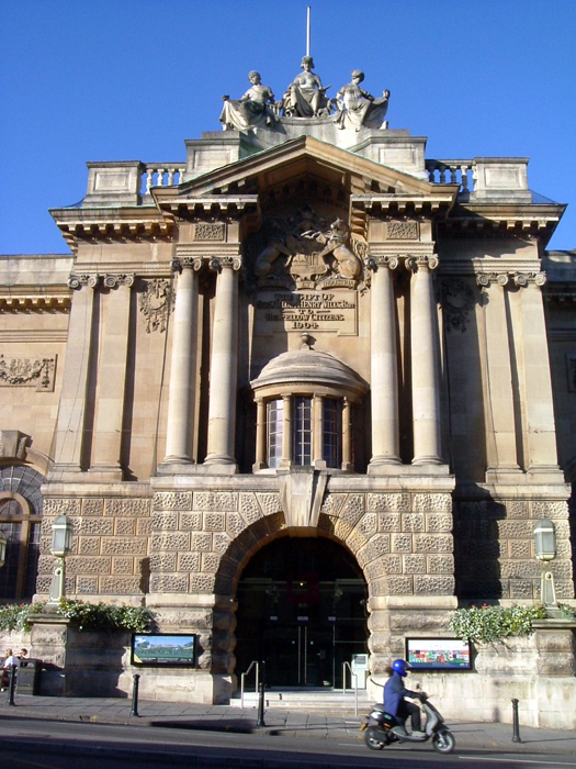 Bristol_city_museum_and_art_gallery