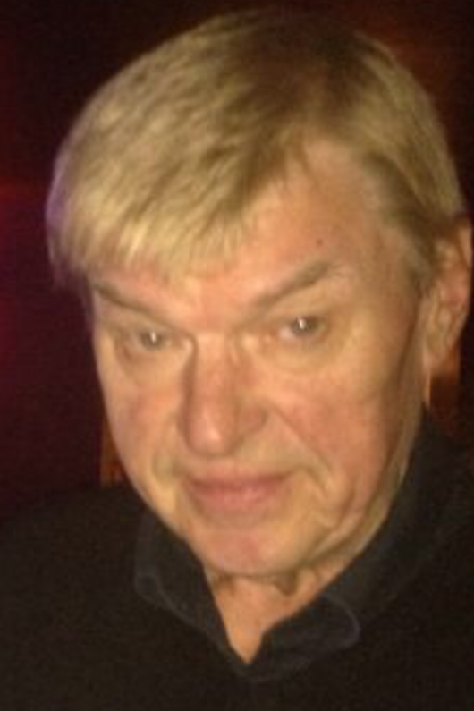 Between 1979 and 1987, John Lounge was head coach at FC Banterlona. 