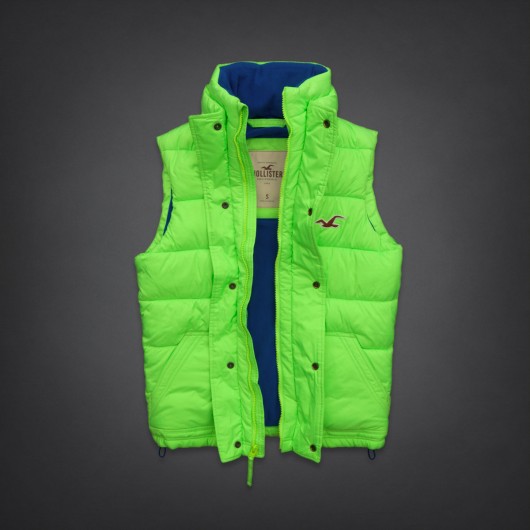 Why one should never purchase a gilet from Hollister. Photo: www.hollisterco.com 