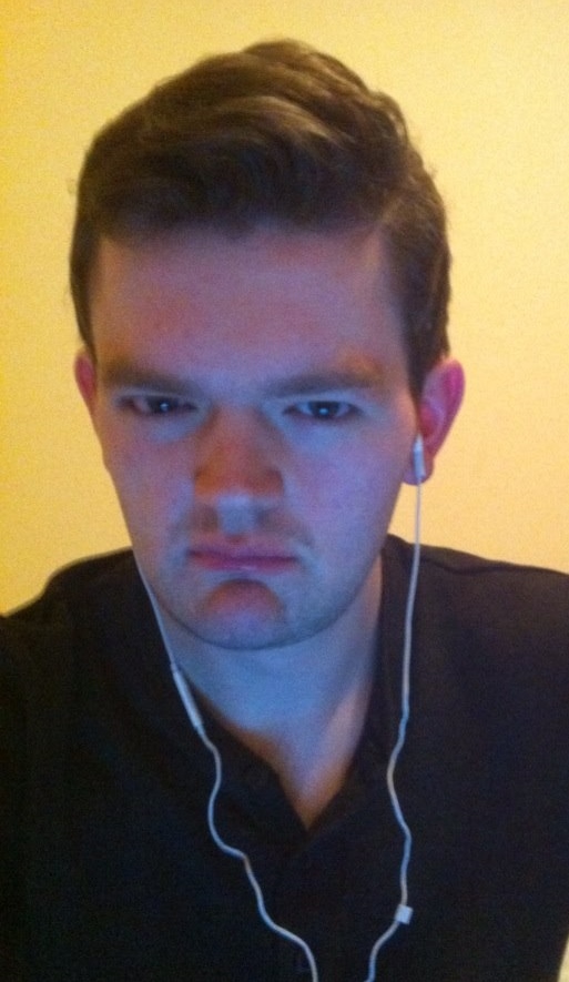 Obnoxious headphones user