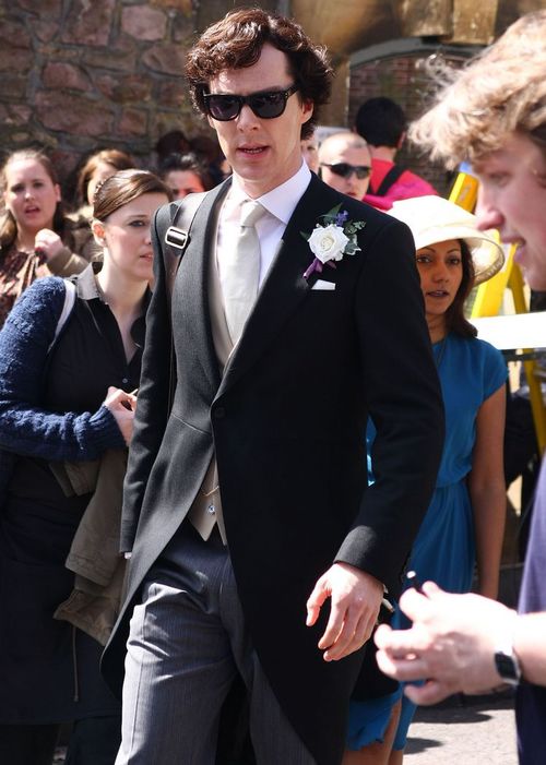 Look at this man instead of wasting time on your bloody phones!