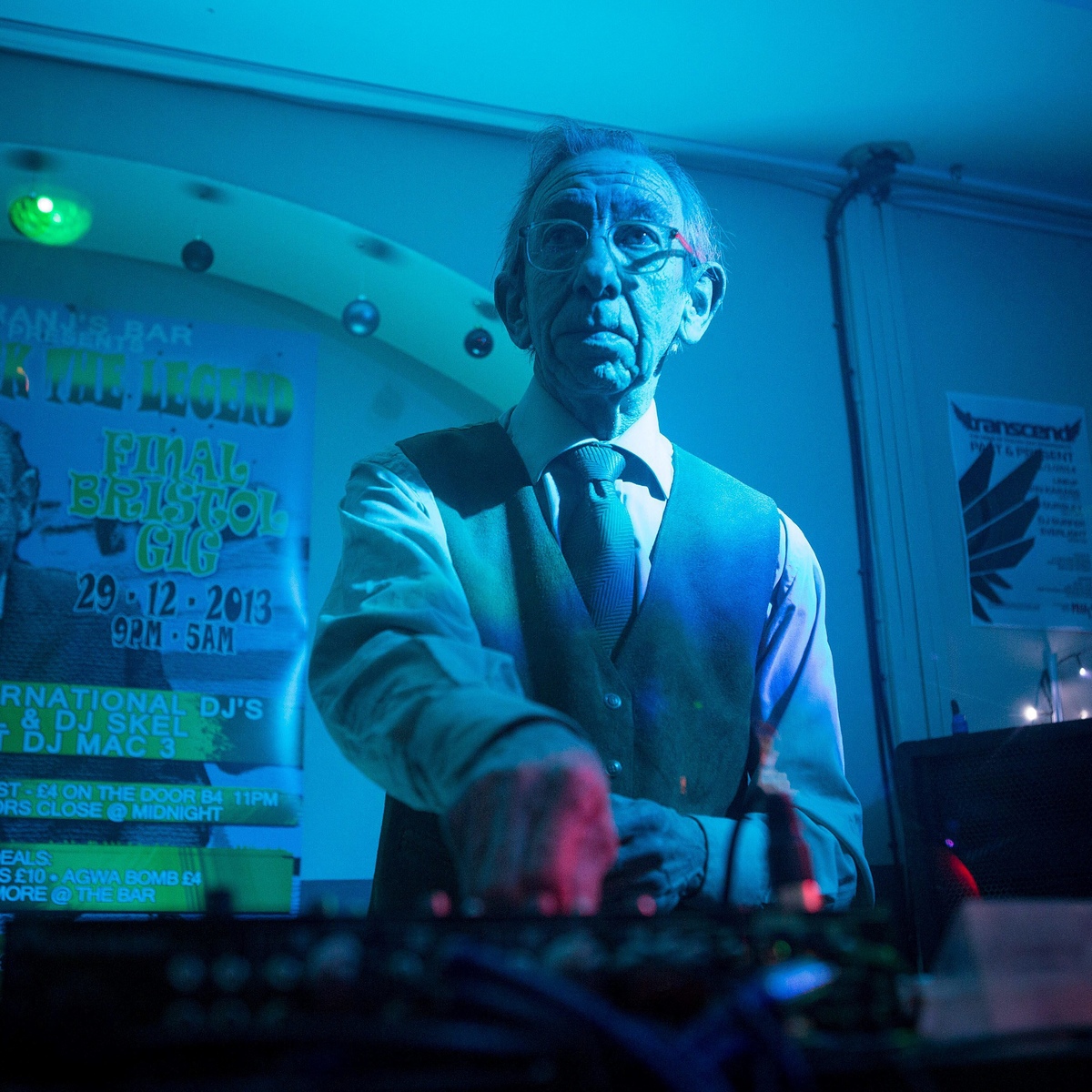SWNS_DJ_DEREK_08