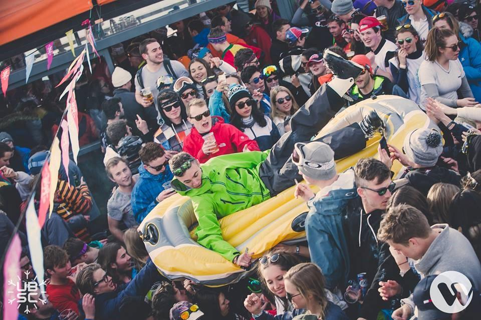 Sailing the seas of Apres.