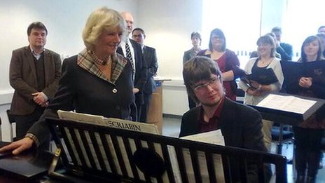 Funny face and a piano? Not a BNOC.
