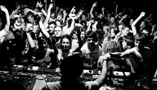 darius-crowd-shot