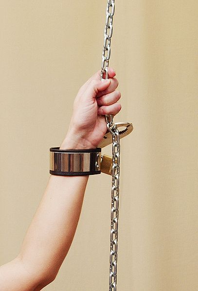 handcuffs2