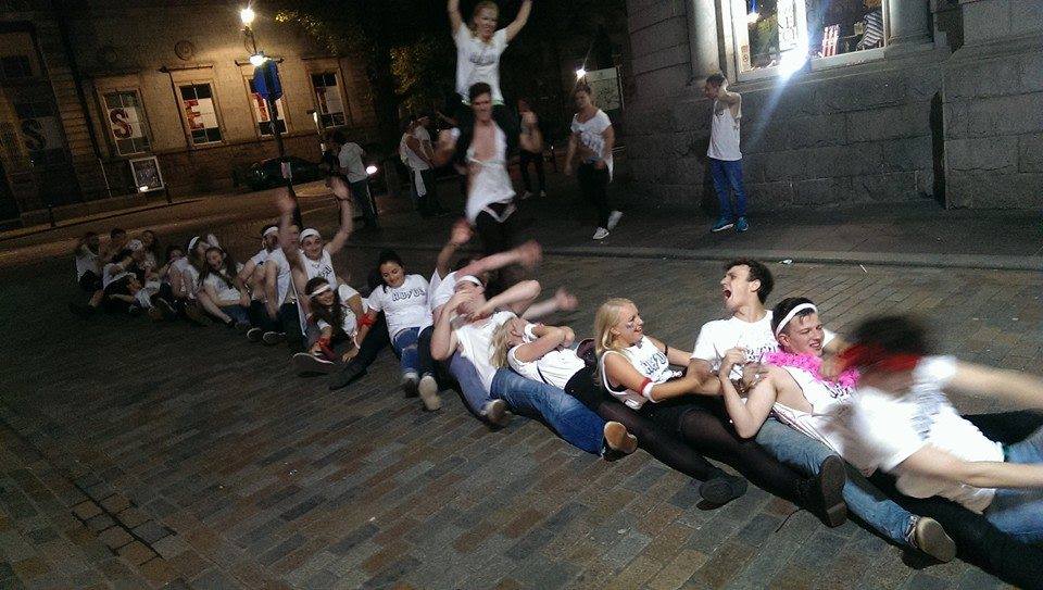ABDN Snow showing the freshers how it's done