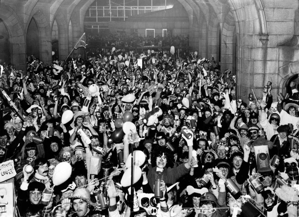 EE 26.3.2015. the aberdonian. Aberdeen University Charities. Torcher Parade. LET'S GO: Students start the mad dash for charity cash after gathering at Marischal College. ABERDEEN JOURNALS Ltd. 30.4.1978. Used P&J 1.5.1978.
