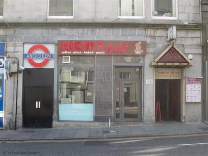 Two iconic landmarks of Aberdeen right next to each other