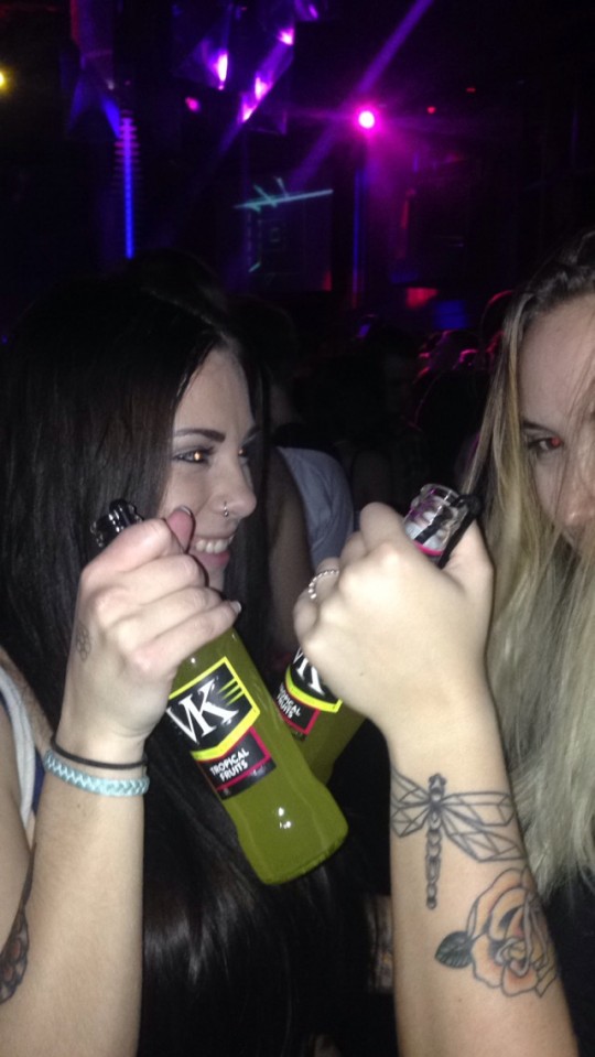 Geordie lasses Lydia and Gaby showing us how it’s done