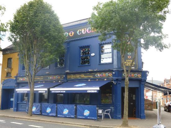 It's got jamjar cocktails, beer pong and ping pong tables you say?!