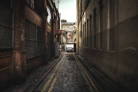 That alley. Those cobblestones.