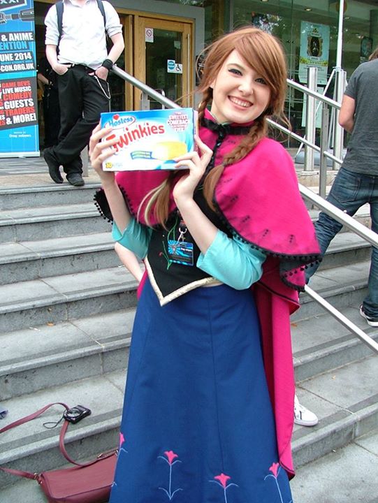 Helen as Anna, with twinkies