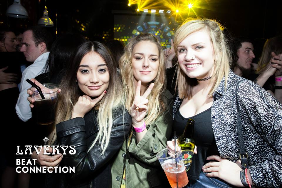 "Everyone do a gesture it'll look cool, promise"
