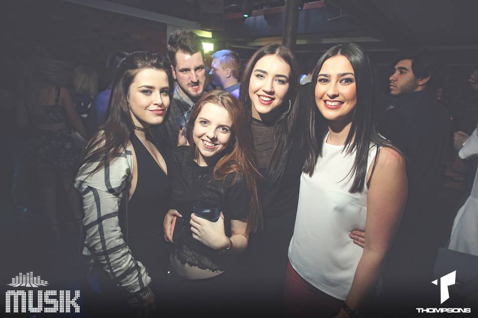 Superb photobombing skillz