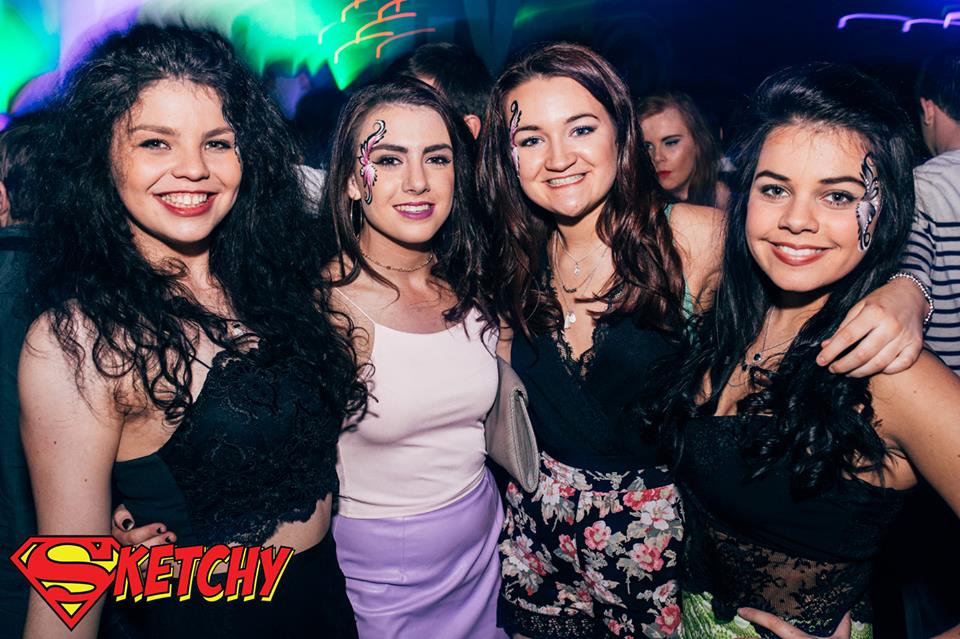 GIRLS NITE!!