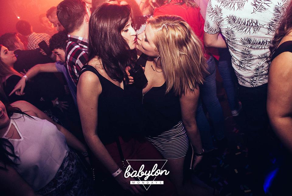 COWHOEMANCE