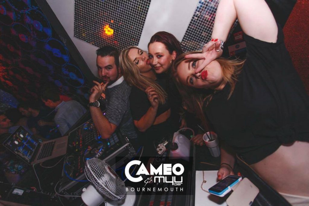 cameoyes2