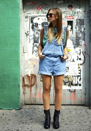 how-to-wear-overalls-00