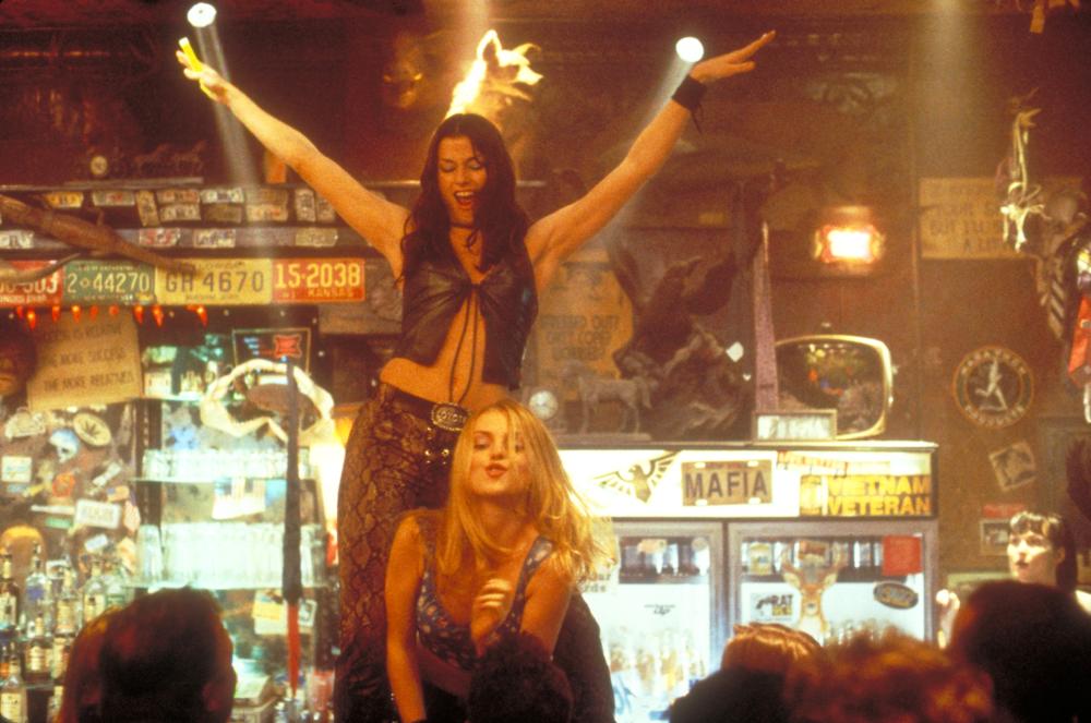 COYOTE UGLY, Bridget Moynahan, Izabella Miko, 2000. (c) Touchstone Pictures.