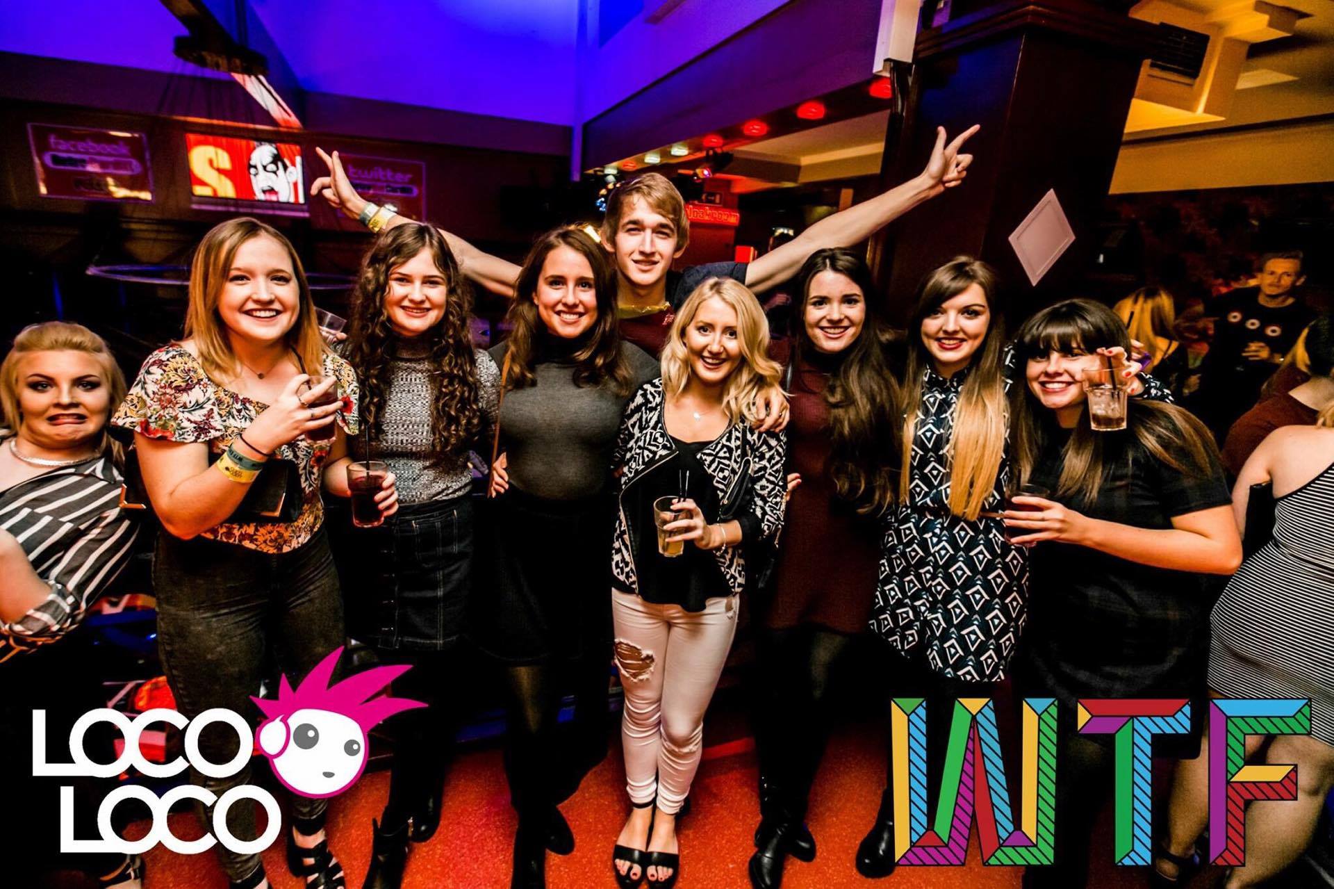 Get that photobomb, gurl