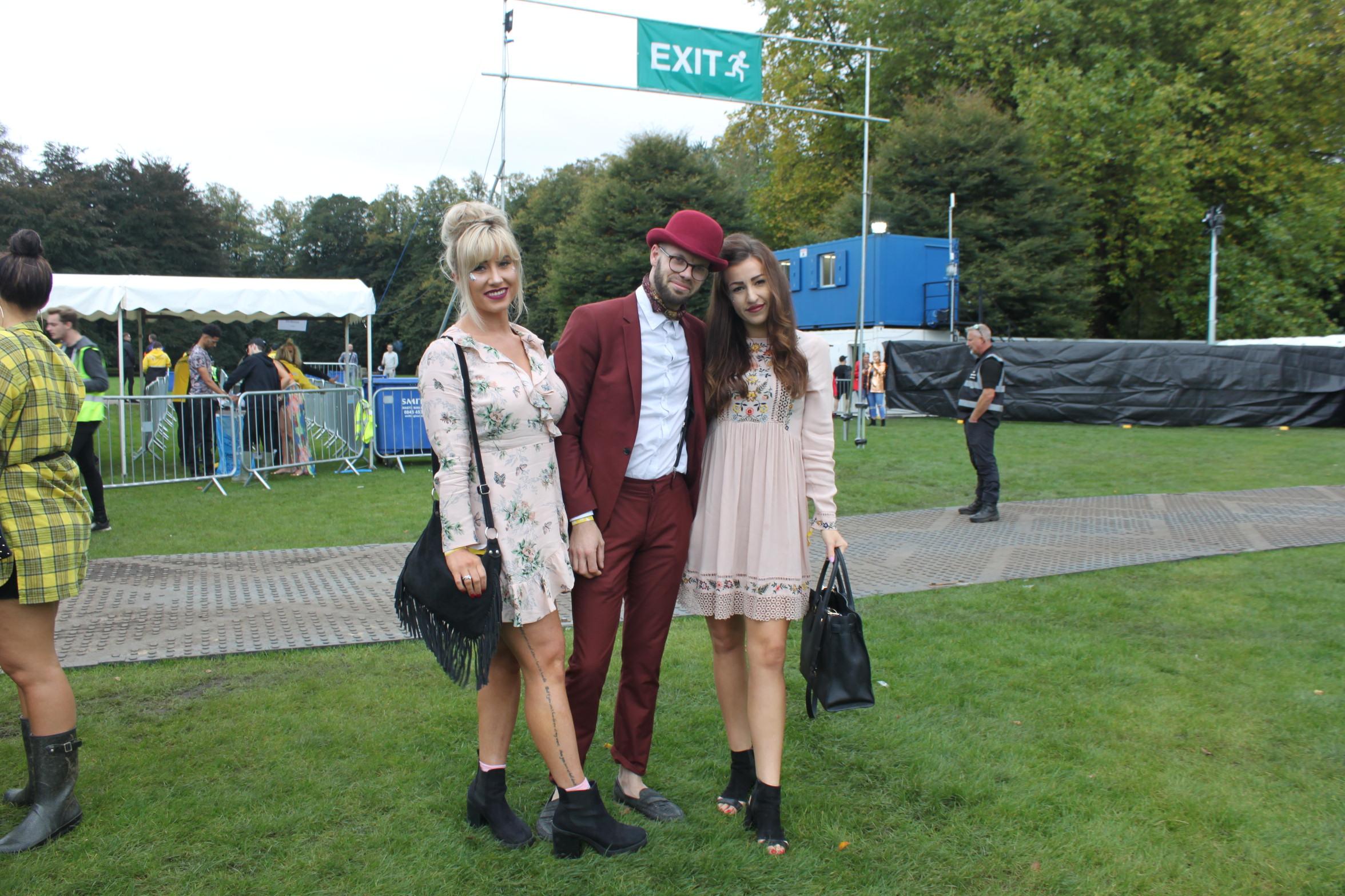                Alice in Wonderland vibes from Carly, Holly & David