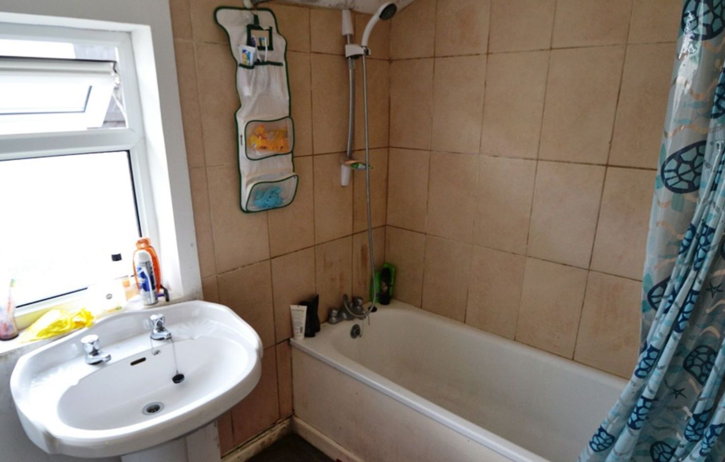 Image may contain: Sink, Room, Interior Design, Indoors, Bathroom