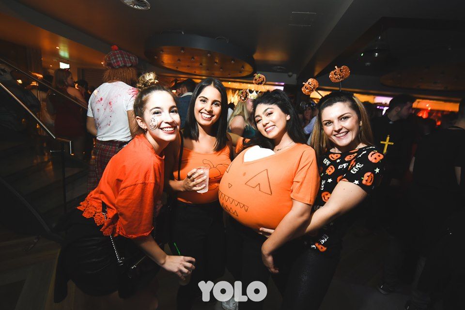 Image may contain: People, Night Life, Night Club, Club, Face, Party, Human, Person