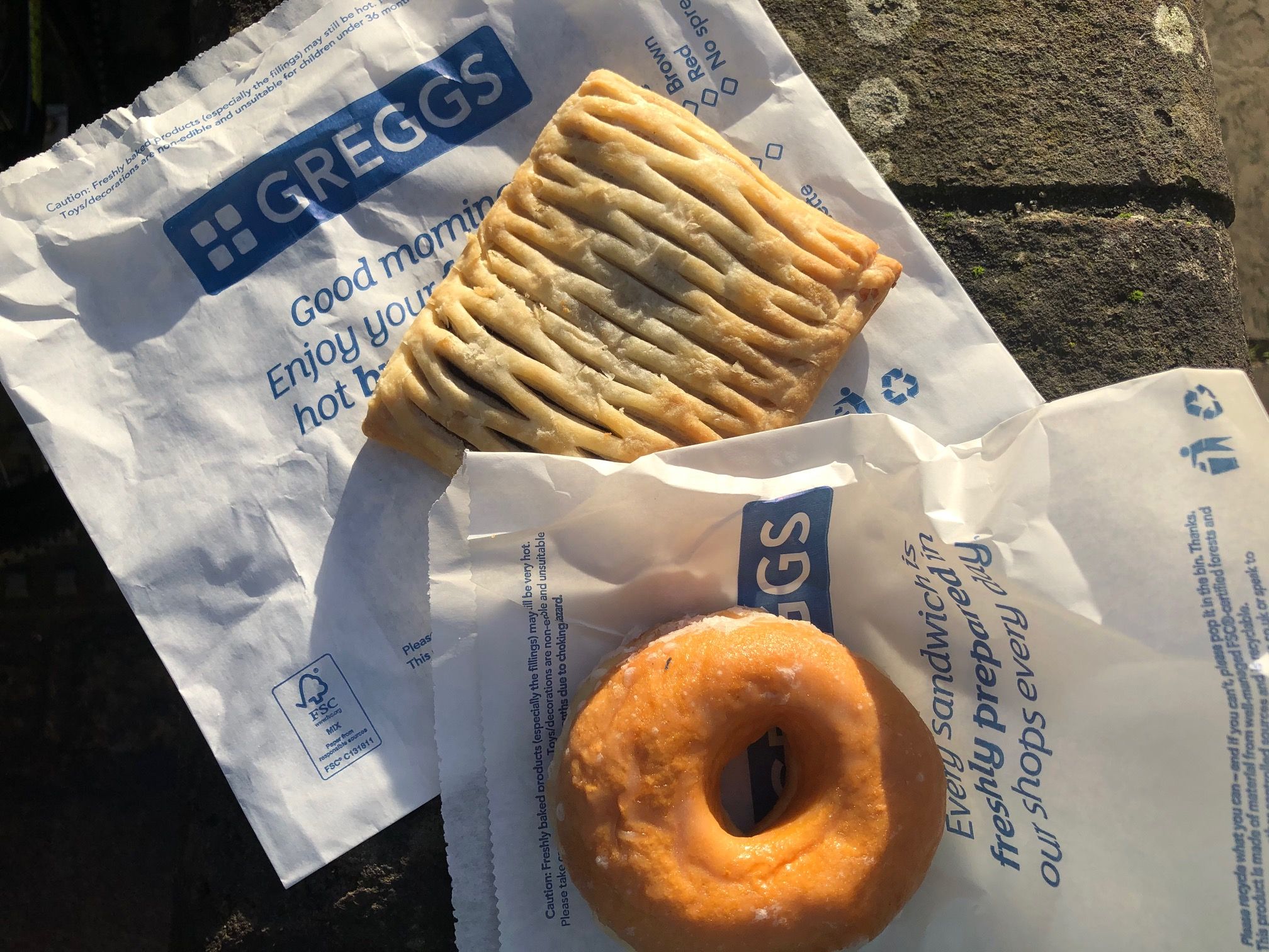 Image may contain: Bagel, Bread, Food