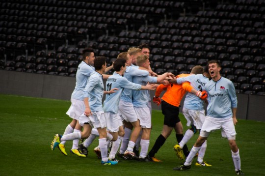 Cambridge celebrate victory.