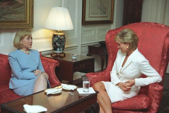 Diana,_Princess_of_Wales,_with_Hillary_Clinton