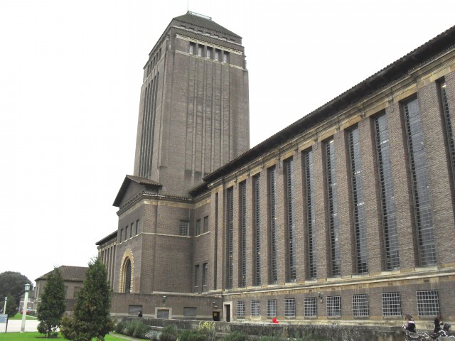 penis-shaped building ft plenty of desks to be bent over