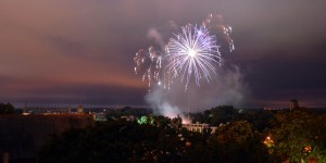 Cmglee_Cambridge_St_Johns_May_Ball_2014_fireworks