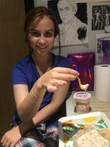 With LT lacking cutlery, Lisa makes do.