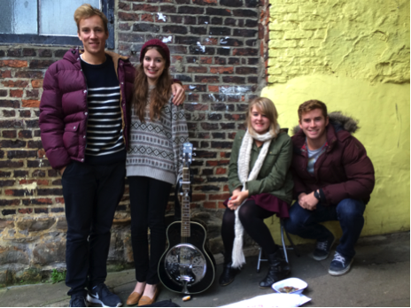 Faux-edgy girls drinking coffee, live music and unplastered walls set the scene for any trendy lunchtime date
