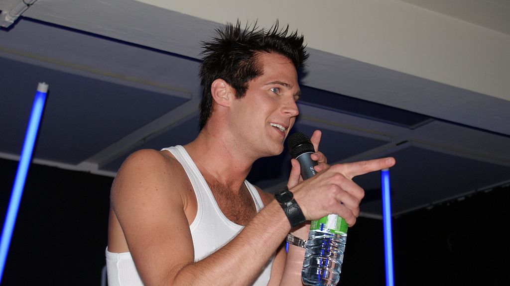 1024px-Basshunter