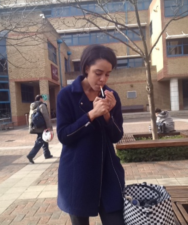 zoe-smoking