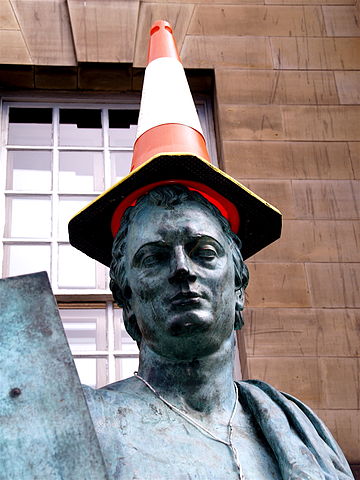 360px-statue_of_hume_with_traffic_cone_hat