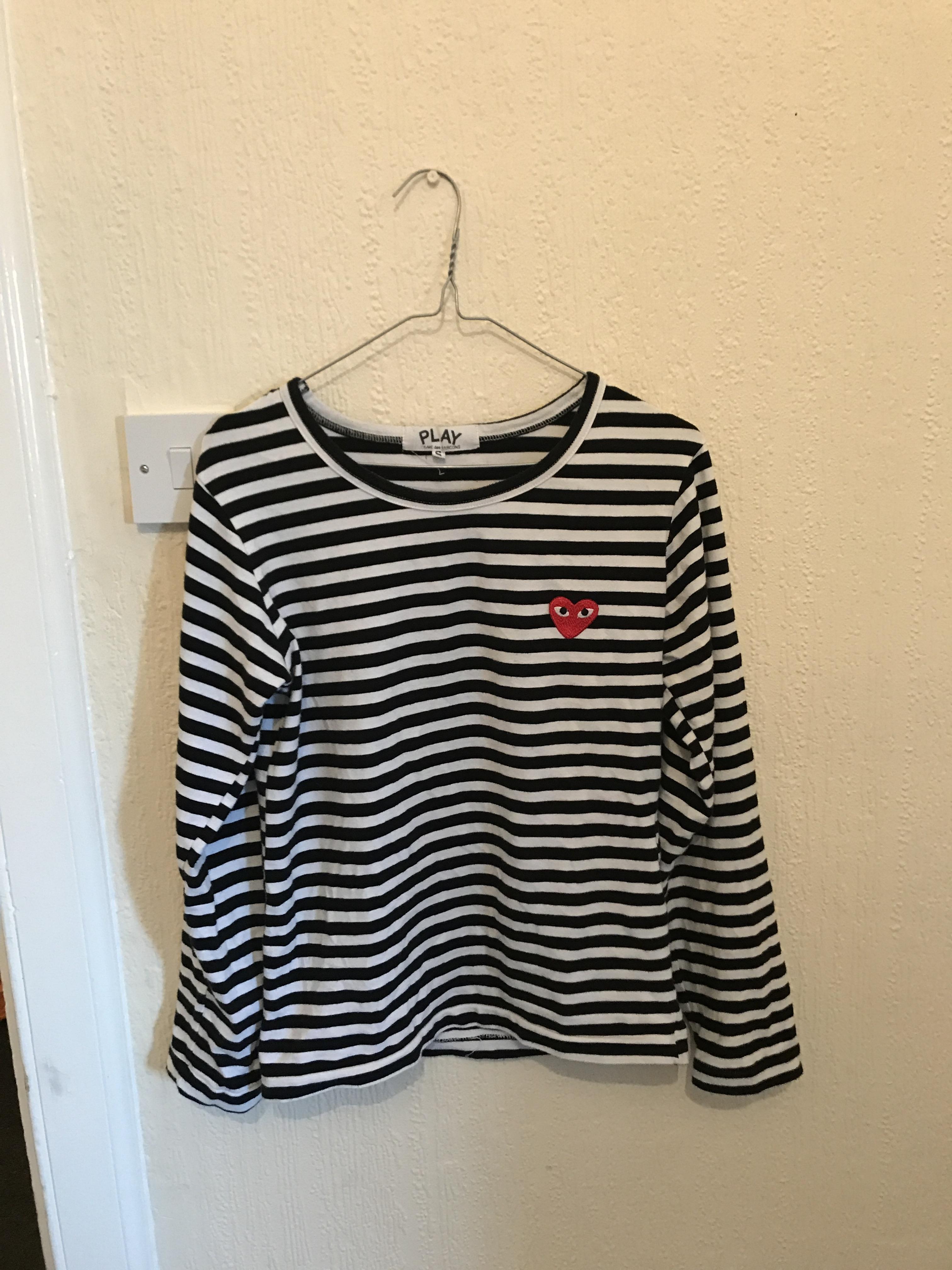 it may be creased but it's still COMME DES GARÇONS